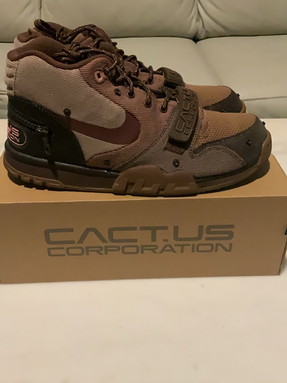 Nike Men's Brown and Dark Brown Travis Scott Trainer Sneakers - Picture 4 of 10